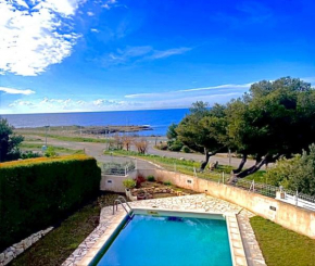 3 bedroom villa with swimming pool and air conditioning